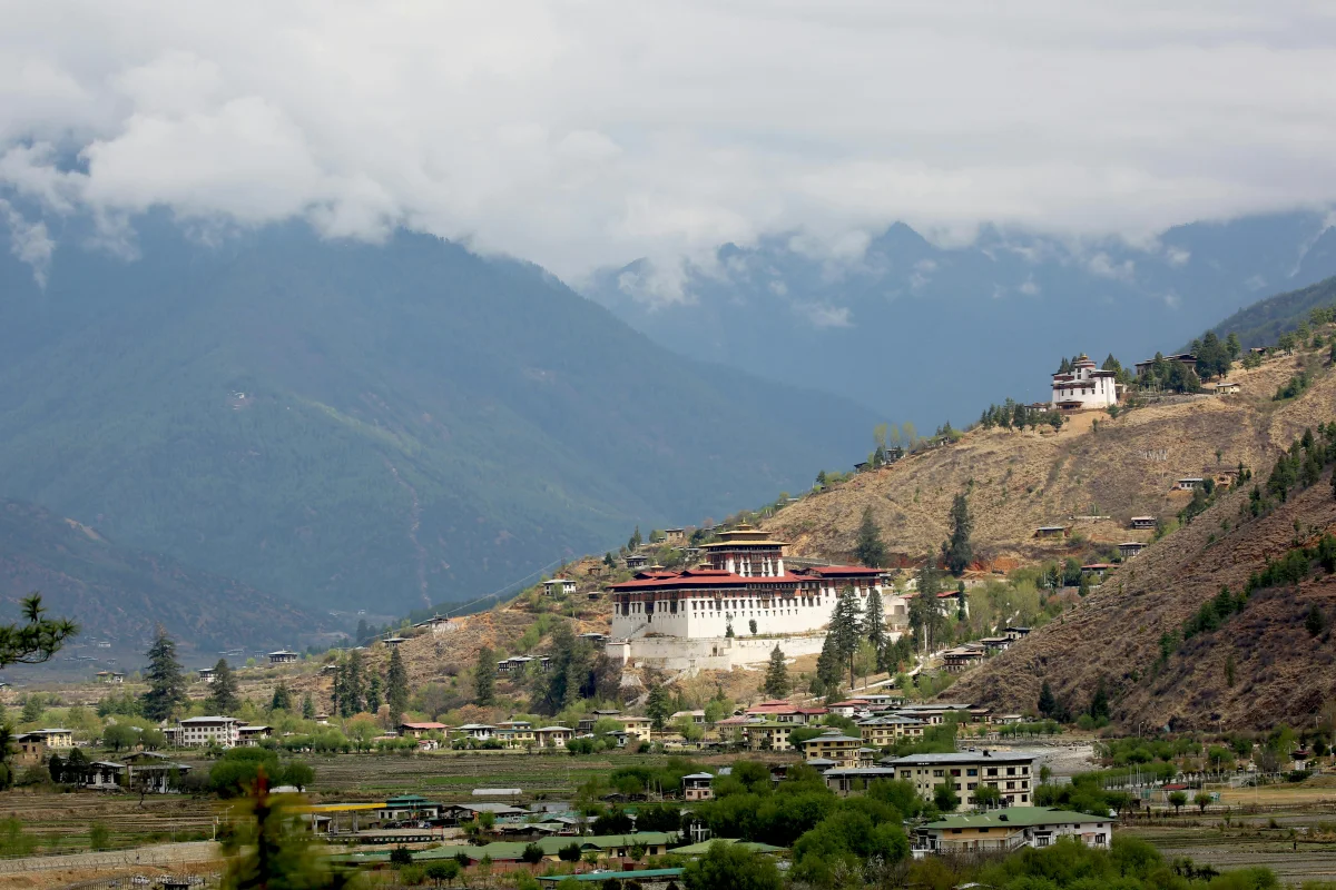 Zhabdrung Ngawang Namgyal: Founder of Bhutan - rinpung dzong paro bhutan large
